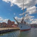 Gorch Fock im Hafenbecken